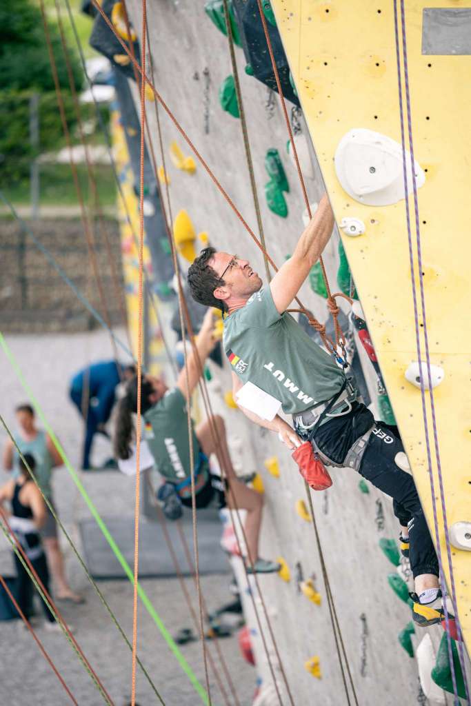 Paraclimbing-Saison 2025: Nils Helsper &uuml;berzeugt international