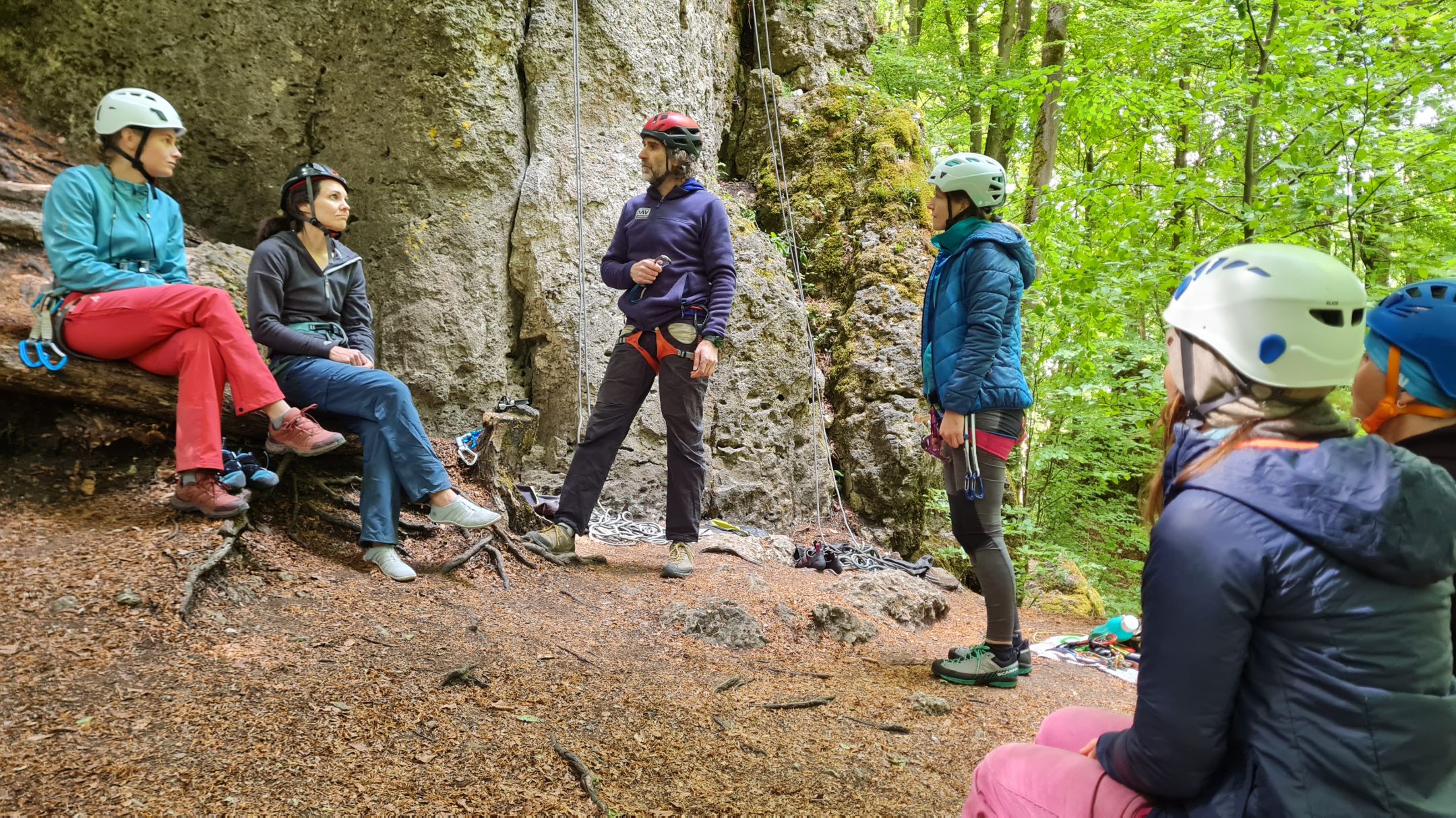 Von der Halle an den Fels